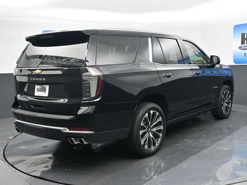 Used 2025 Chevrolet Tahoe High Country AWD/4WD image 5