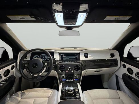 Used 2022 Rolls-Royce Cullinan Black Badge w/ Dark Exterior Package image 31