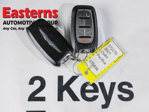 Used 2021 Chrysler Pacifica Touring-L FWD image 27
