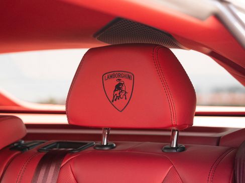 Used 2022 Lamborghini Urus image 54