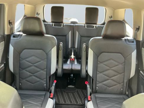 Used 2024 Volkswagen Atlas Peak Edition SEL AWD/4WD image 14