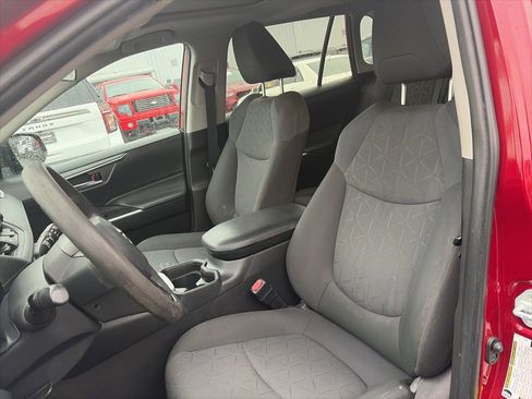 Used 2020 Toyota RAV4 XLE w/ Convenience Package image 12