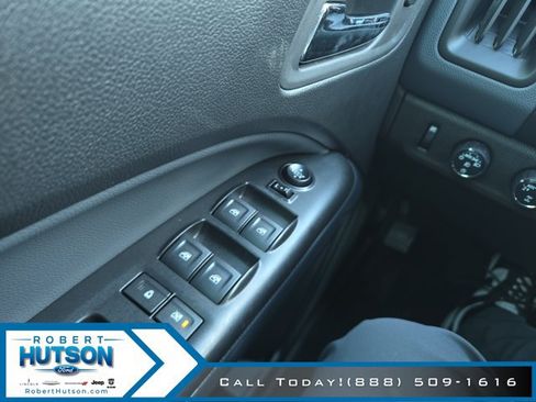 Used 2022 Chevrolet Colorado Z71 w/ Safety Package AWD/4WD image 11