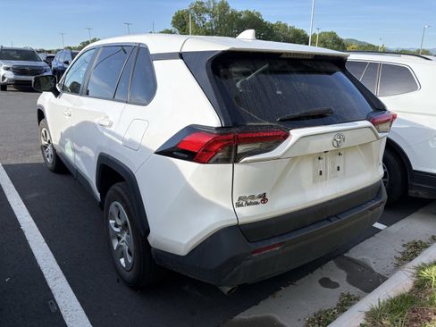 Used 2023 Toyota RAV4 LE FWD image 4