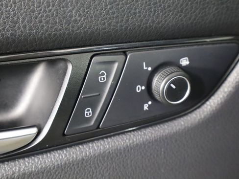 Used 2022 Volkswagen Passat 2.0T R-Line image 23