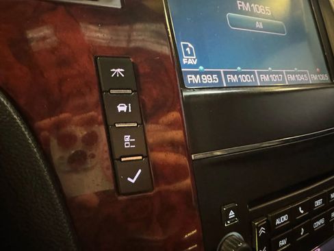 Used 2011 Cadillac Escalade EXT Premium AWD/4WD image 17