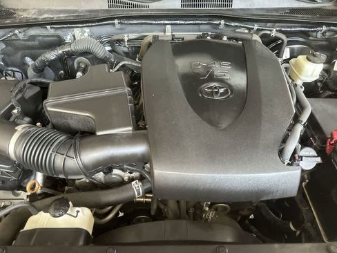 Used 2021 Toyota Tacoma SR5 RWD image 12