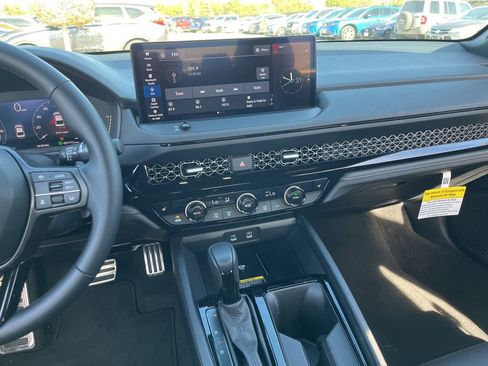 Used 2025 Honda Accord Sport image 19