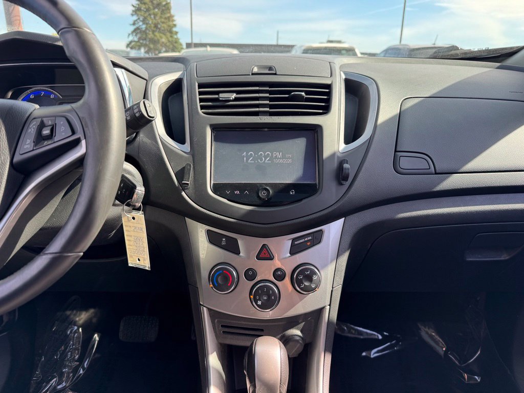 Used 2015 Chevrolet Trax LT w/ LT Sun and Sound Package FWD image 2