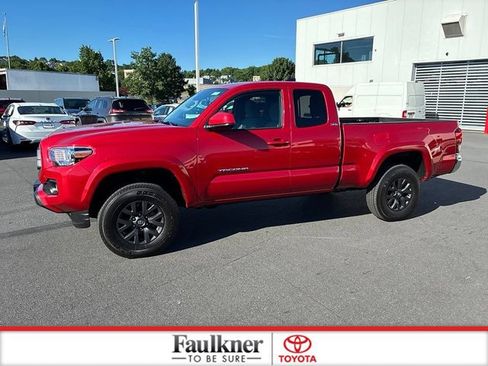 Certified 2023 Toyota Tacoma SR5 AWD/4WD image 17