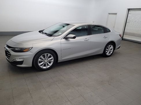 Used 2020 Chevrolet Malibu LT FWD image 2