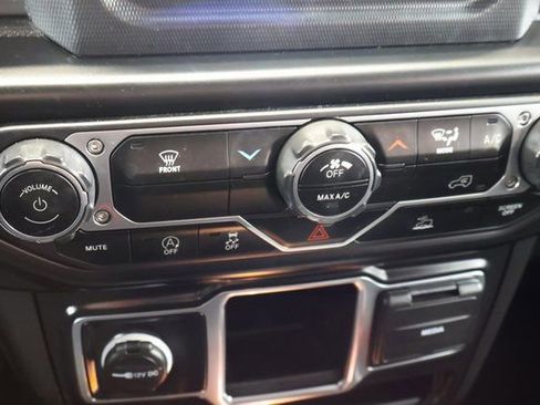 Used 2022 Jeep Wrangler Sport image 19