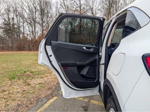 Used 2020 Ford Escape SE image 12