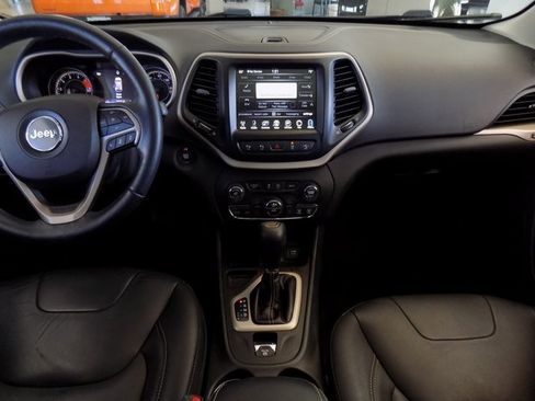 Certified 2018 Jeep Cherokee Limited w/ Technology Group image 13