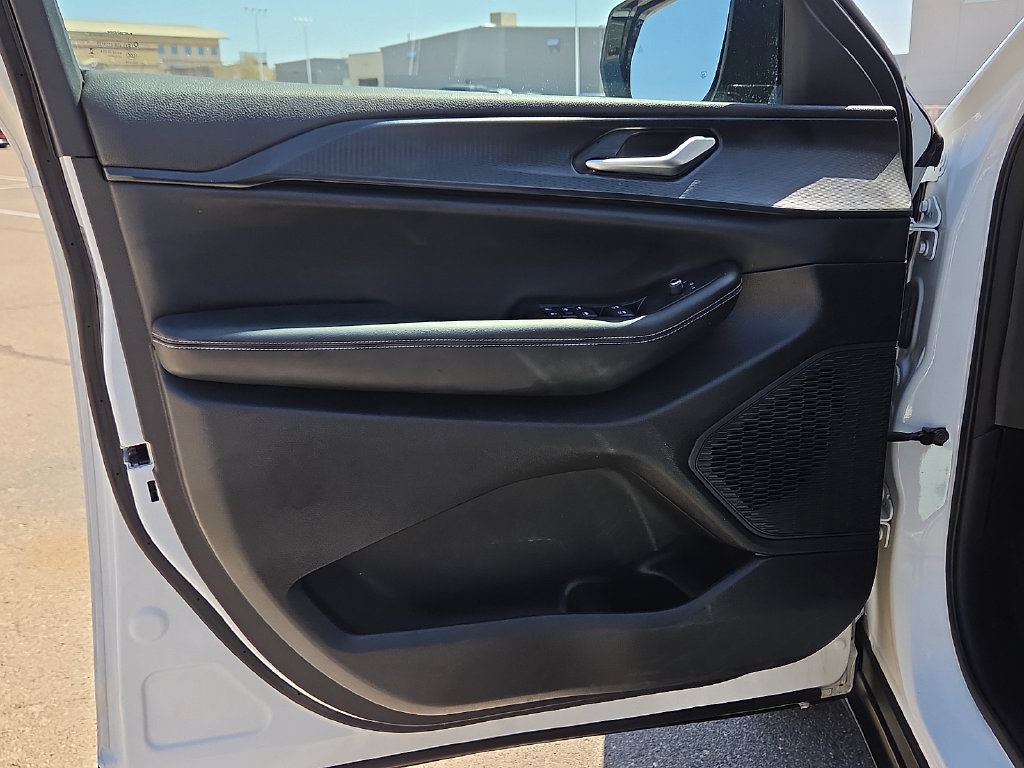 Used 2024 Jeep Grand Cherokee L Laredo RWD image 17