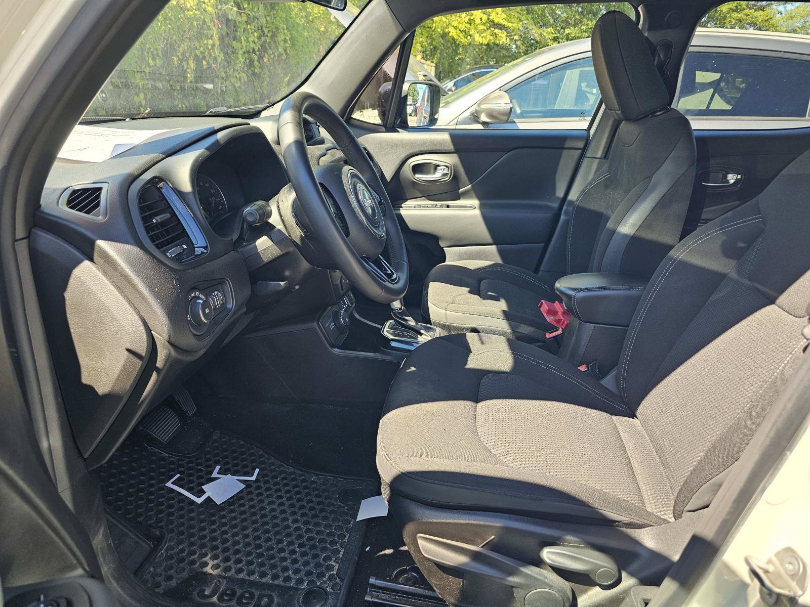 Used 2022 Jeep Renegade Altitude AWD/4WD image 14
