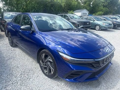 Used 2025 Hyundai Elantra Sport FWD image 3