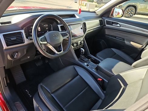 Used 2022 Volkswagen Atlas Cross Sport SE w/ Panoramic Sunroof Package image 11