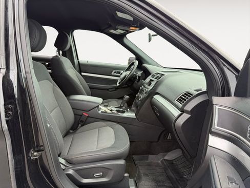 Used 2017 Ford Explorer XLT FWD image 17