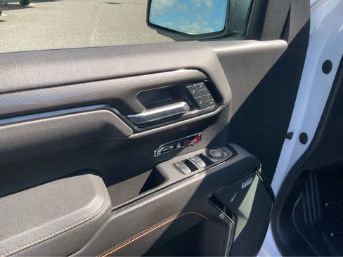 Used 2025 GMC Sierra 1500 AT4 w/ AT4 Premium Package AWD/4WD image 11