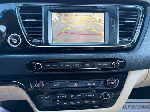 Used 2015 Kia Sedona SX FWD image 17