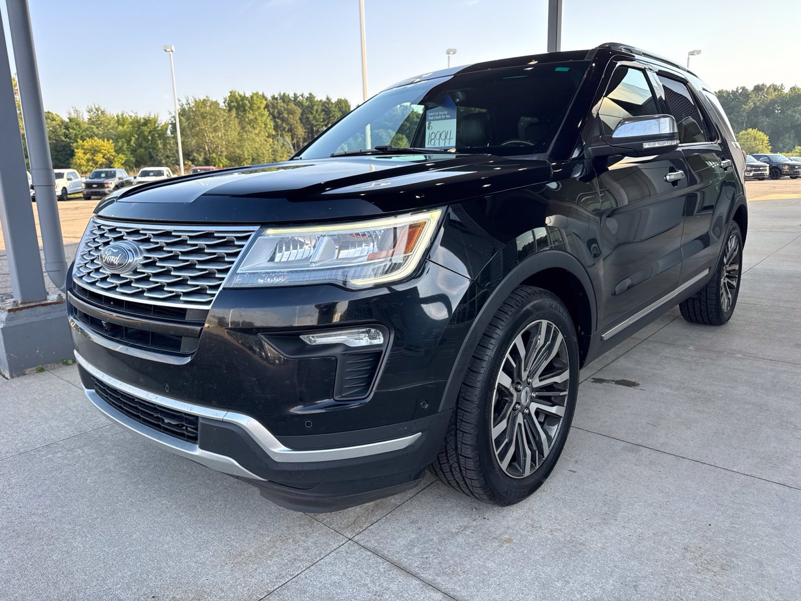Certified 2018 Ford Explorer Platinum AWD/4WD image 3