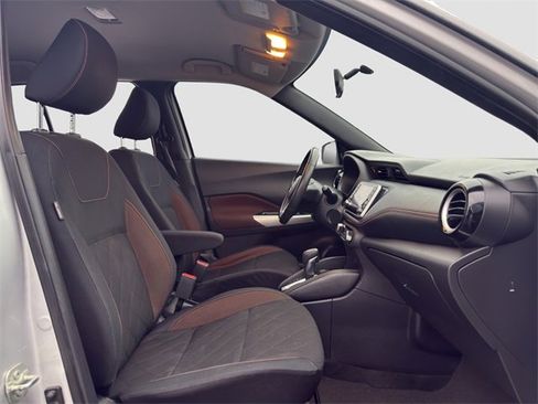 Used 2018 Nissan Kicks SR w/ Exterior Package image 17