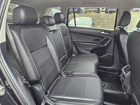Used 2020 Volkswagen Tiguan SE AWD/4WD image 12