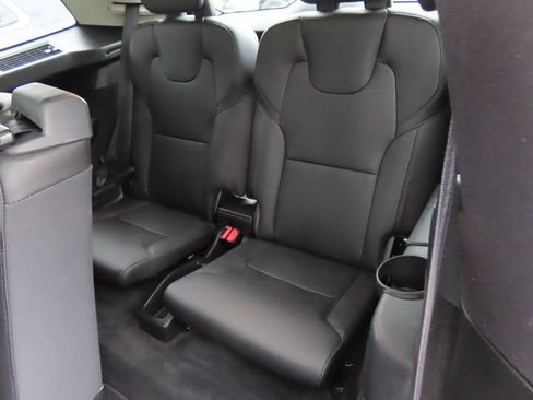 Used 2017 Volvo XC90 T6 Momentum w/ Vision Package image 15