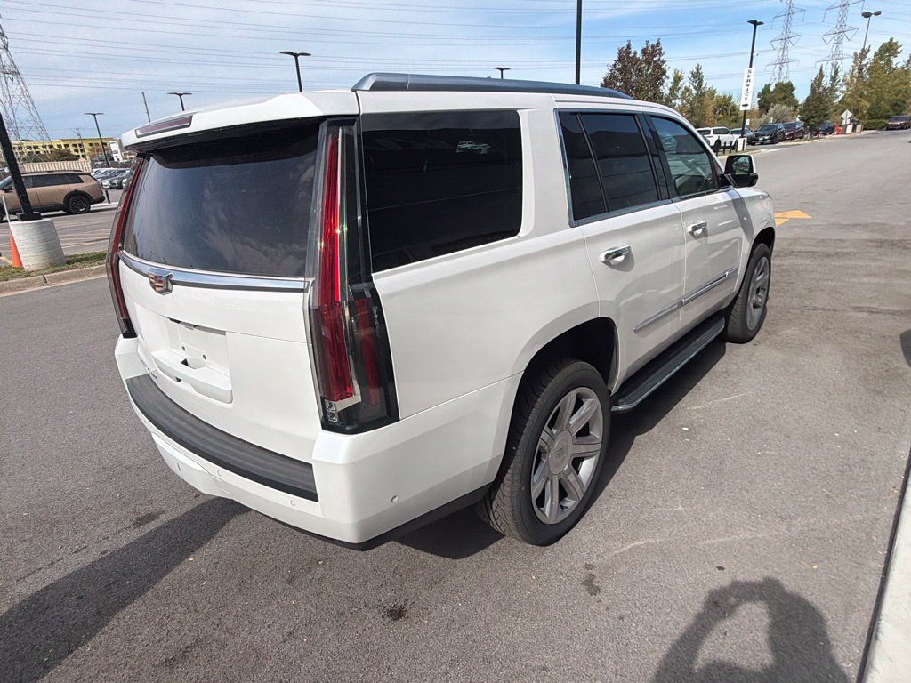 Used 2018 Cadillac Escalade Luxury AWD/4WD image 6