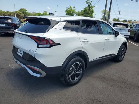 New 2025 Kia Sportage LX image 4