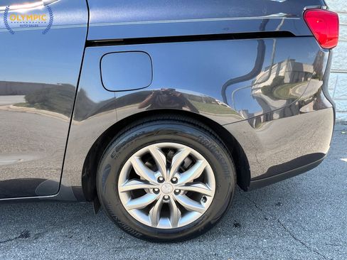 Used 2021 Kia Sedona EX image 10