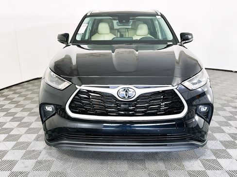 Used 2023 Toyota Highlander XLE AWD/4WD image 8