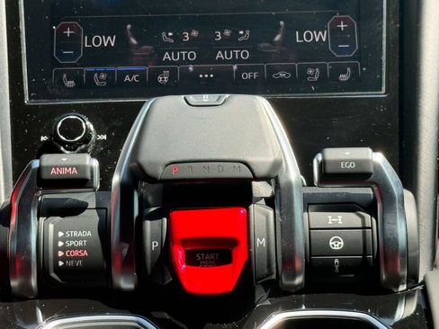 Used 2021 Lamborghini Urus AWD/4WD image 36