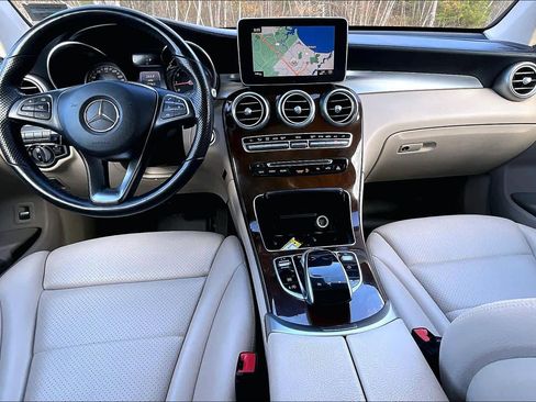 Used 2019 Mercedes-Benz GLC 300 4MATIC image 16