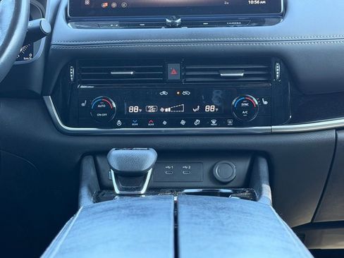 Used 2024 Nissan Rogue SL w/ SL Premium Package image 24