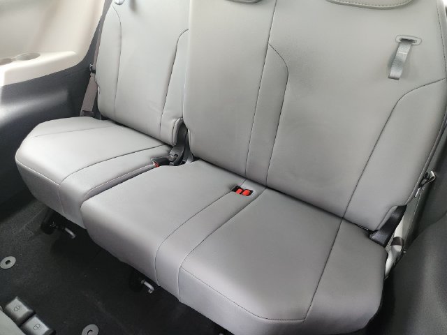 Used 2022 Toyota Sienna XLE FWD image 29