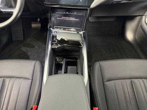 Used 2024 Audi Q8 e-tron Premium Plus w/ Premium Plus Package AWD/4WD image 17