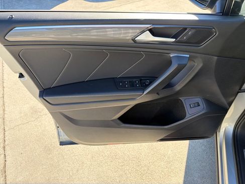 Used 2022 Volkswagen Tiguan SE R-Line image 17