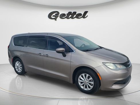 Used 2017 Chrysler Pacifica Touring w/ Tire & Wheel Group FWD image 3