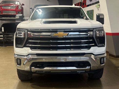 Used 2024 Chevrolet Silverado 2500 LTZ w/ LTZ Premium Package AWD/4WD image 5