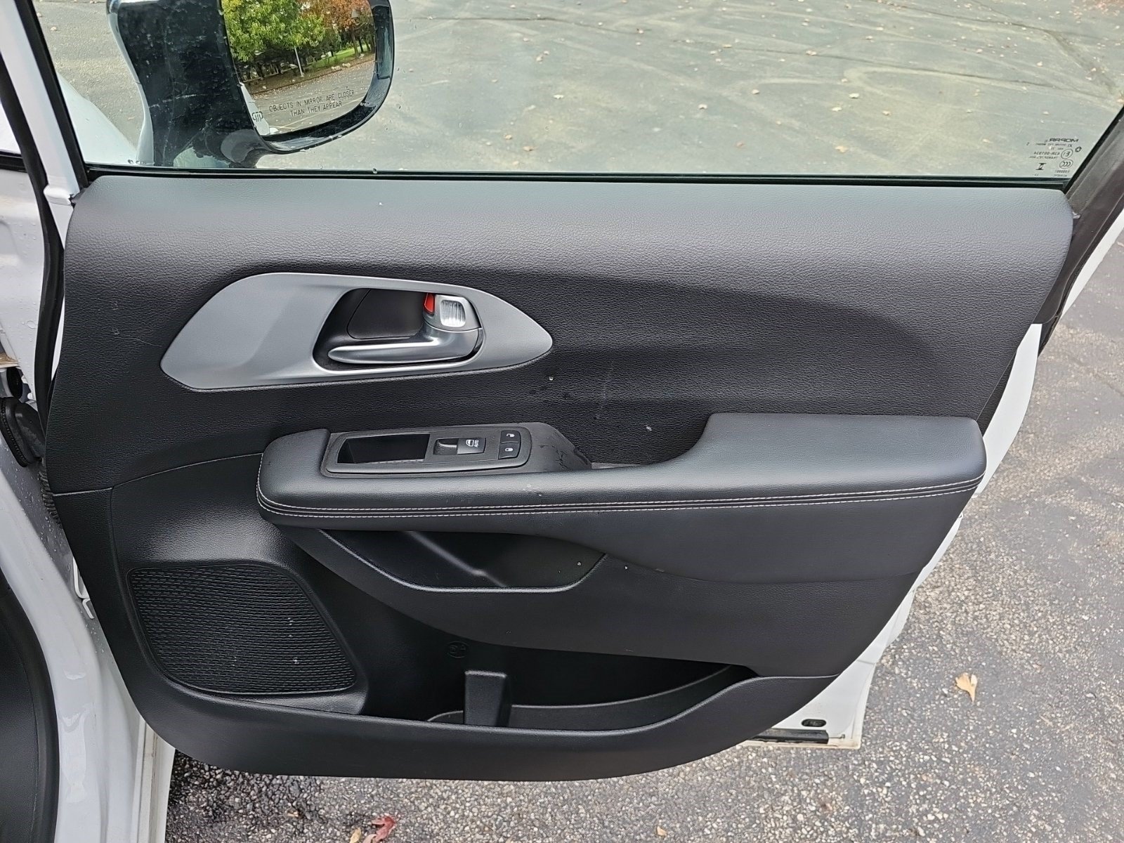 Used 2024 Chrysler Pacifica Limited FWD image 14