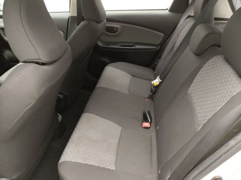 Used 2017 Toyota Yaris L image 18