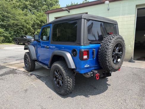 Used 2023 Jeep Wrangler Sport AWD/4WD image 5