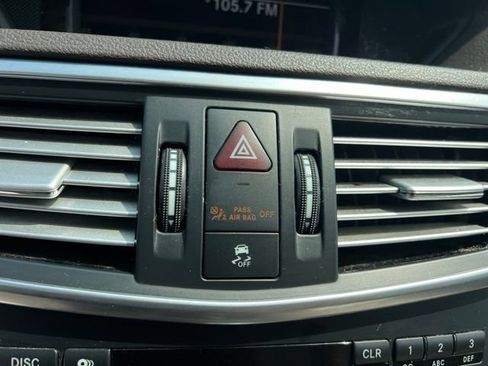 Used 2010 Mercedes-Benz E 350 4MATIC Sedan image 19