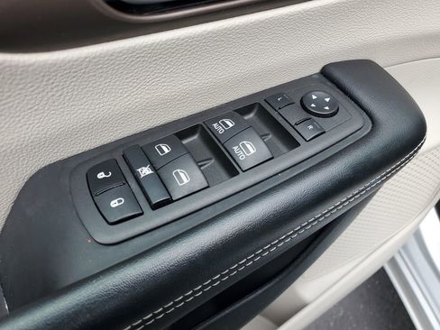 Used 2022 Chrysler Voyager LX FWD image 24