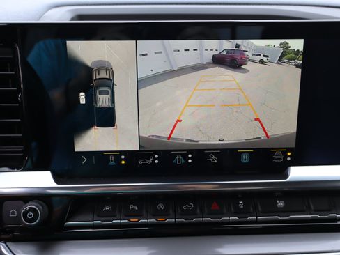 Used 2023 Chevrolet Silverado 1500 High Country w/ Technology Package AWD/4WD image 29