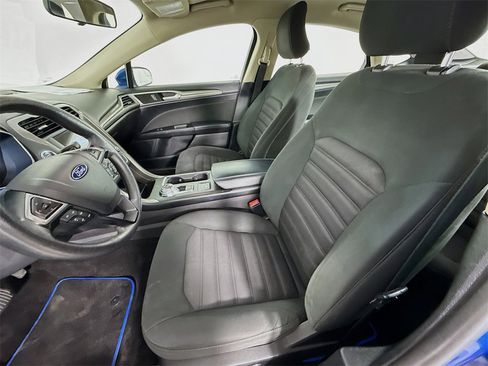 Used 2017 Ford Fusion SE w/ Fusion SE Technology Package image 5