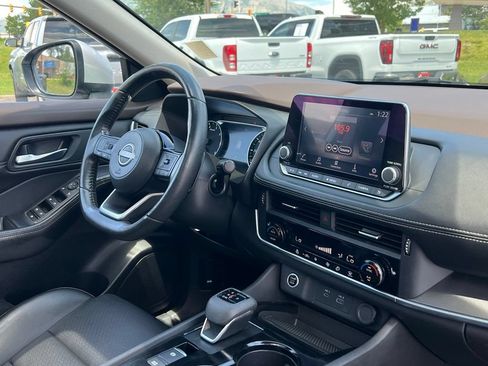 Used 2023 Nissan Rogue SV w/ SV Premium Package AWD/4WD image 18