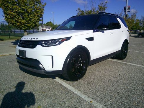 Used 2018 Land Rover Discovery HSE image 16